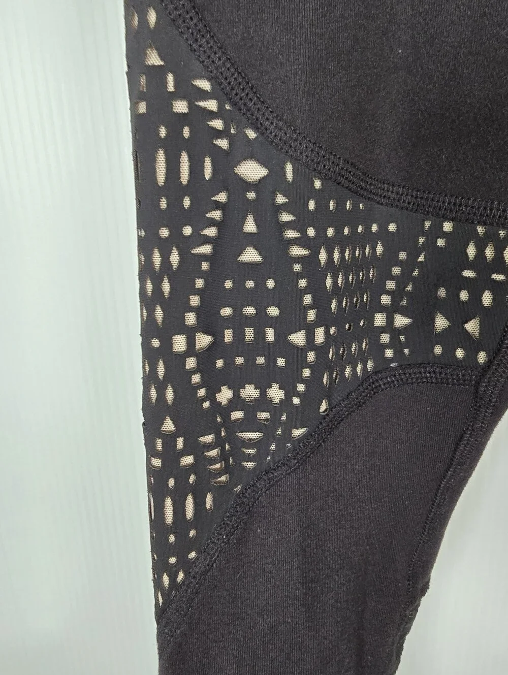 ALO West Coast Black Leggings Geometric Laser-Cut Panels Activewear Size XS